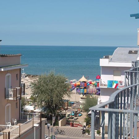 Residence Mediterraneo Rimini Exteriör bild