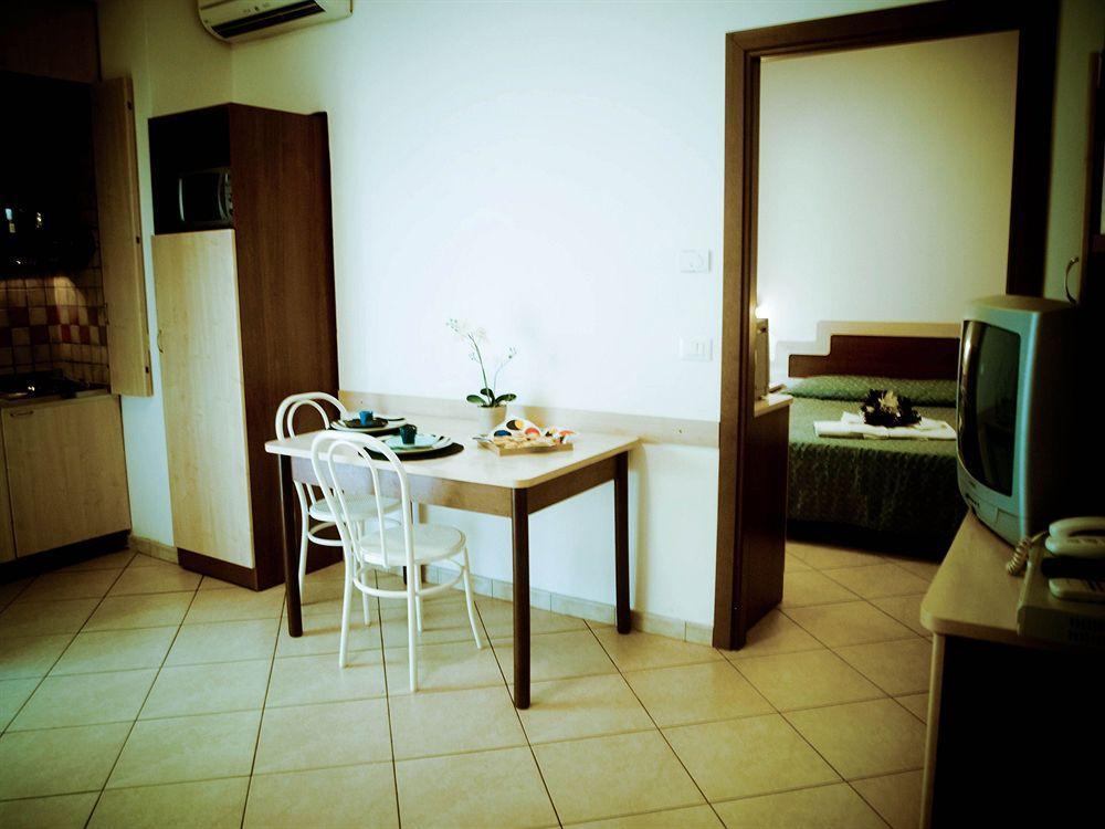 Residence Mediterraneo Rimini Exteriör bild