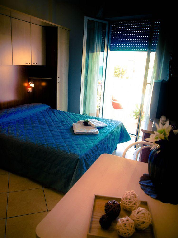 Residence Mediterraneo Rimini Exteriör bild