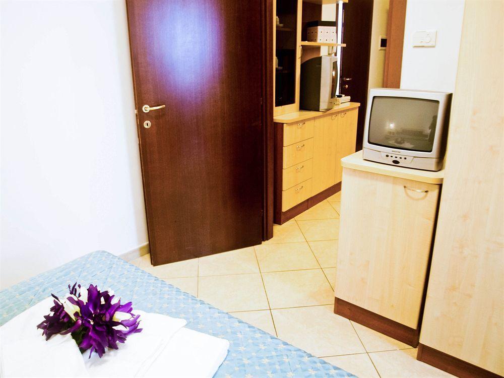 Residence Mediterraneo Rimini Exteriör bild