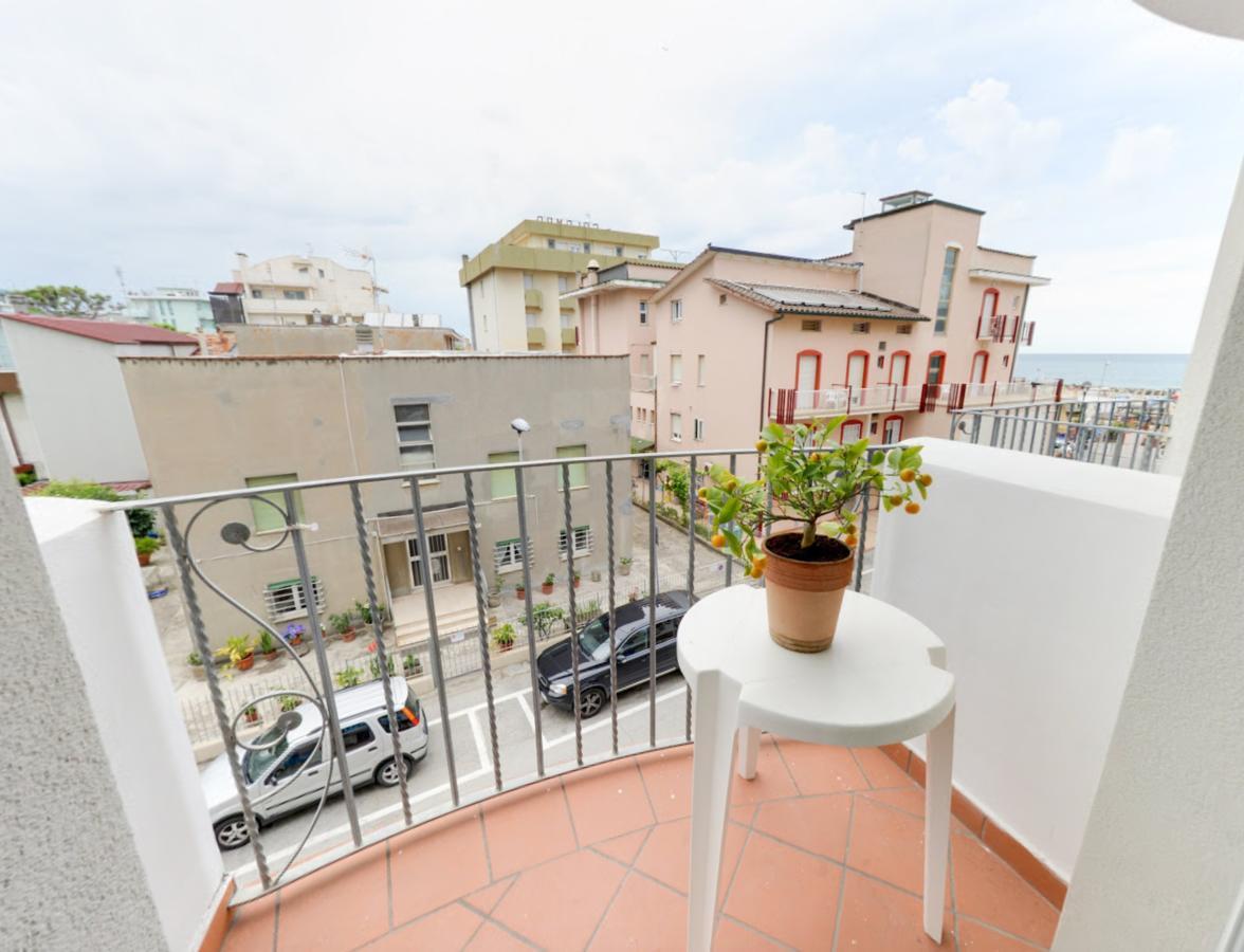 Residence Mediterraneo Rimini Exteriör bild