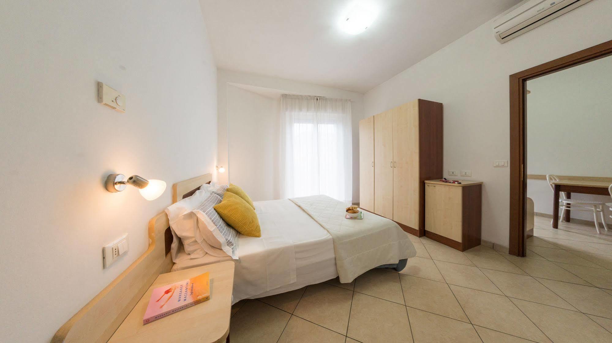 Residence Mediterraneo Rimini Exteriör bild