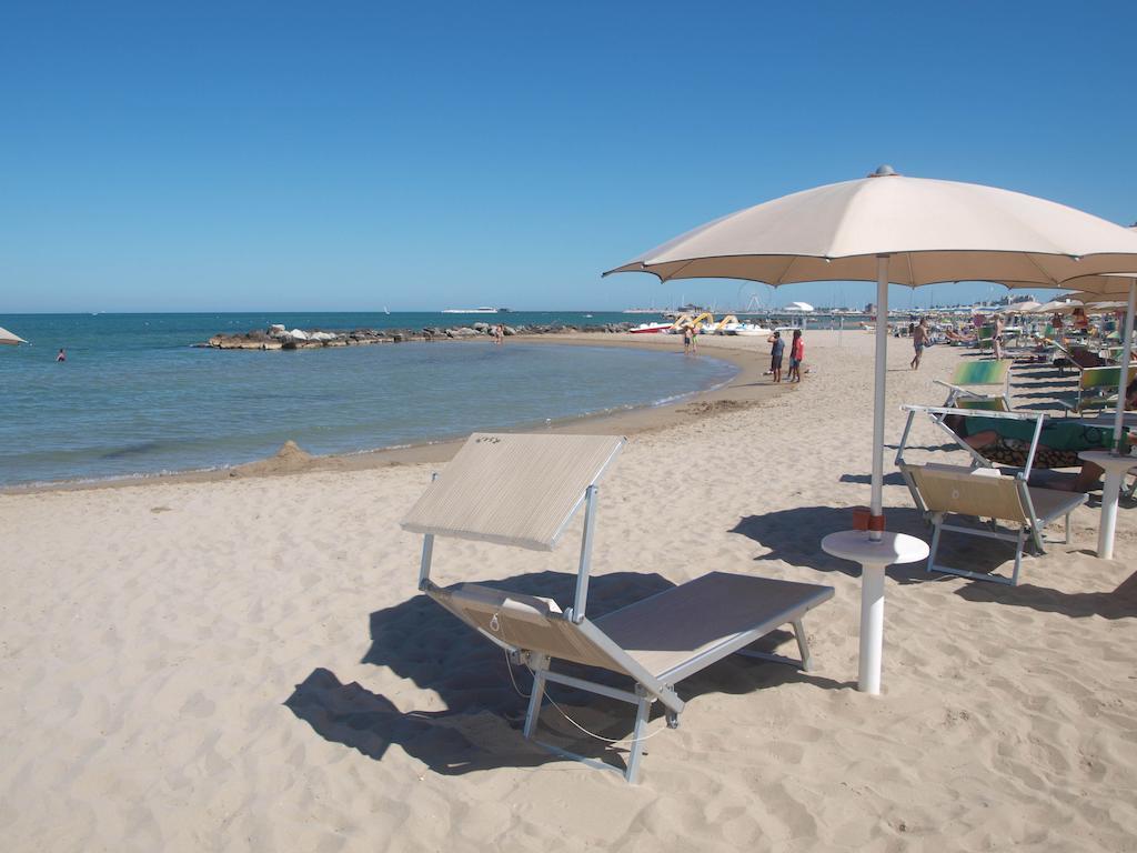Residence Mediterraneo Rimini Exteriör bild